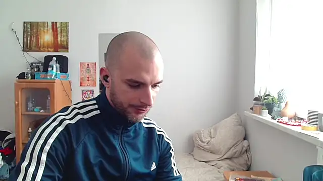 Snapshot of OskarBreno chatting on 05/06/26, 01:38 OskarBreno online show from 05/06/26, 01:38