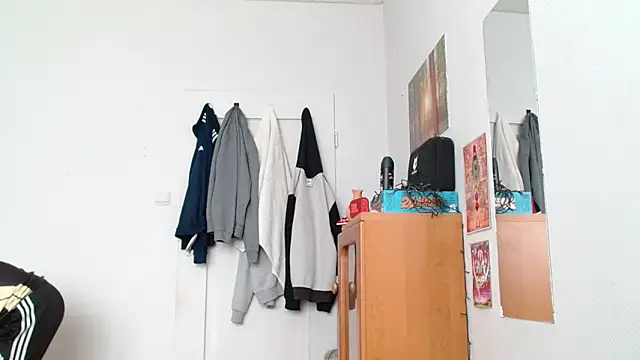 Snapshot of OskarBreno chatting on 05/13/26, 04:26 OskarBreno online show from 05/13/26, 04:26