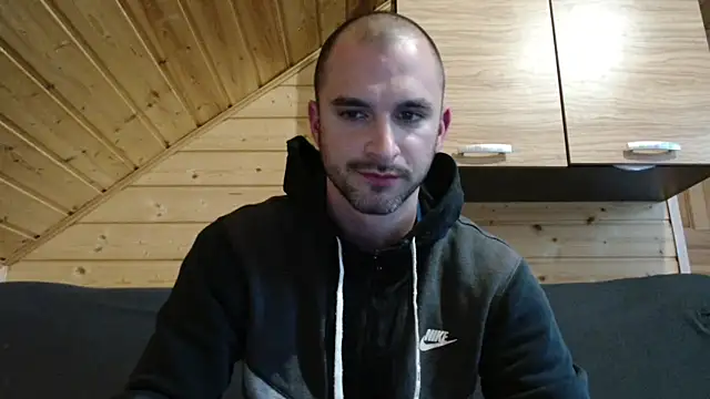 Snapshot of OskarBreno chatting on 06/11/26, 05:44 OskarBreno online show from 06/11/26, 05:44