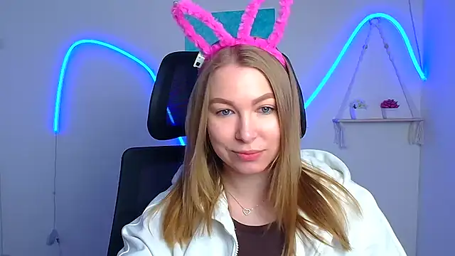 Snapshot of Dana_flowers chatting on 04/27/26, 05:38 Dana flowers online show from 04/27/26, 05:38
