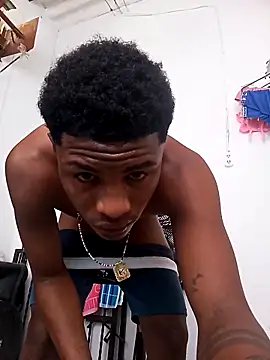 Snapshot of Bichorro chatting on 10/13/25, 05:46 Bichorro online show from 10/13/25, 05:46