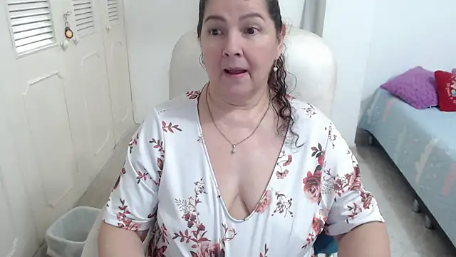 leonela 69 online show from 04/13/26, 01:05