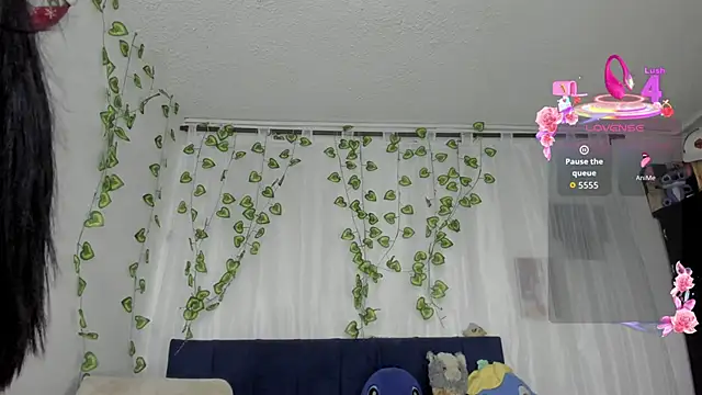 Snapshot of EmiliaRose_ chatting on 06/17/26, 01:19 EmiliaRose online show from 06/17/26, 01:19