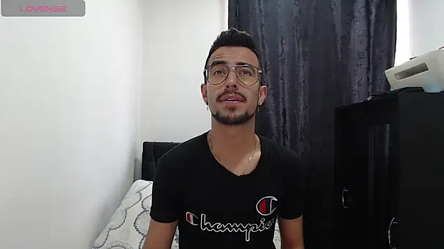 Snapshot of Demian_val chatting on 03/05/25, 01:17 Demian val online show from 03/05/25, 01:17