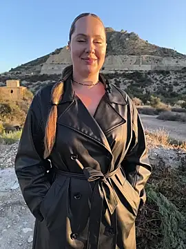 Mona Plus online show from 10/18/25, 06:48