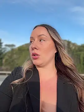 Mona Plus online show from 04/24/26, 06:27