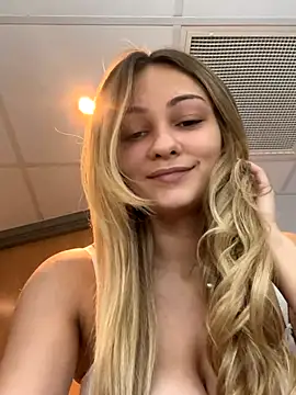 skyemorgan01 online show from 11/13/25, 12:15