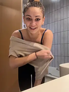 skyemorgan01 online show from 11/23/25, 11:54