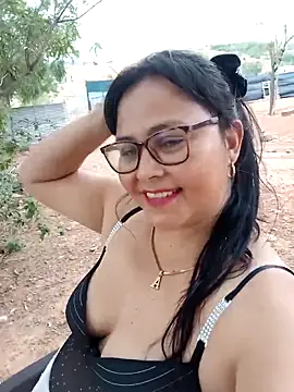 Snapshot of promiscuous-indecent-momm chatting on 02/18/25, 10:25 promiscuous-indecent-momm online show from 02/18/25, 10:25