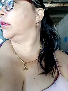 Snapshot of promiscuous-indecent-momm chatting on 02/21/25, 01:44 promiscuous-indecent-momm online show from 02/21/25, 01:44