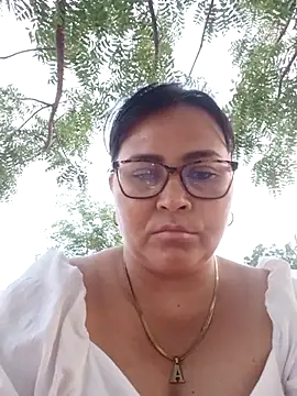 Snapshot of promiscuous-indecent-momm chatting on 02/21/25, 10:59 promiscuous-indecent-momm online show from 02/21/25, 10:59