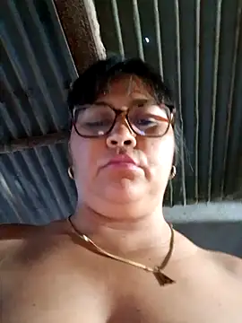 Snapshot of promiscuous-indecent-momm chatting on 02/24/25, 02:04 promiscuous-indecent-momm online show from 02/24/25, 02:04