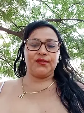 Snapshot of promiscuous-indecent-momm chatting on 02/27/25, 10:31 promiscuous-indecent-momm online show from 02/27/25, 10:31