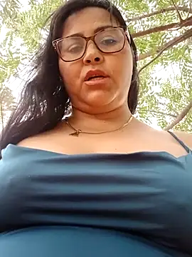 Snapshot of promiscuous-indecent-momm chatting on 03/07/25, 10:21 promiscuous-indecent-momm online show from 03/07/25, 10:21