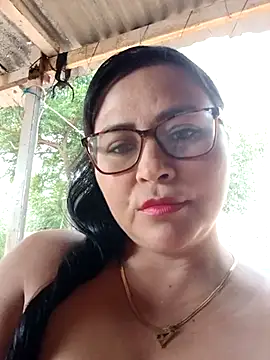 Snapshot of promiscuous-indecent-momm chatting on 03/08/25, 02:19 promiscuous-indecent-momm online show from 03/08/25, 02:19