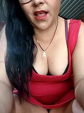 Snapshot of promiscuous-indecent-momm chatting on 03/15/25, 02:23 promiscuous-indecent-momm online show from 03/15/25, 02:23