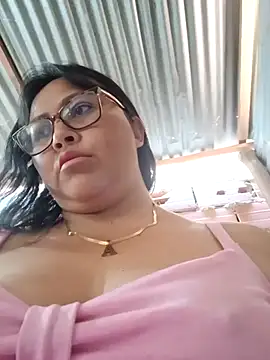 Snapshot of promiscuous-indecent-momm chatting on 03/16/25, 06:12 promiscuous-indecent-momm online show from 03/16/25, 06:12