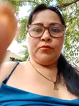 Snapshot of promiscuous-indecent-momm chatting on 03/19/25, 02:35 promiscuous-indecent-momm online show from 03/19/25, 02:35