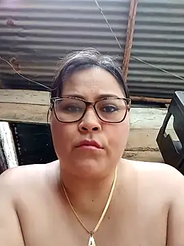 Snapshot of promiscuous-indecent-momm chatting on 03/20/25, 02:10 promiscuous-indecent-momm online show from 03/20/25, 02:10