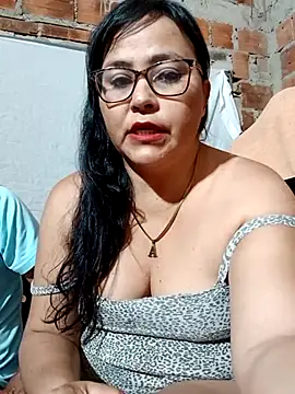 Snapshot of promiscuous-indecent-momm chatting on 03/22/25, 03:30 promiscuous-indecent-momm online show from 03/22/25, 03:30