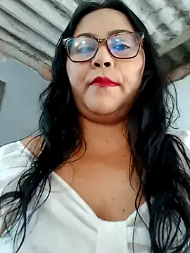 Snapshot of promiscuous-indecent-momm chatting on 09/21/25, 01:35 promiscuous-indecent-momm online show from 09/21/25, 01:35