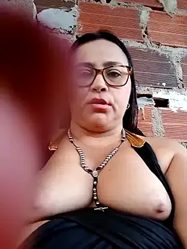 Snapshot of promiscuous-indecent-momm chatting on 10/02/25, 10:28 promiscuous-indecent-momm online show from 10/02/25, 10:28