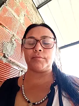 Snapshot of promiscuous-indecent-momm chatting on 10/17/25, 02:52 promiscuous-indecent-momm online show from 10/17/25, 02:52