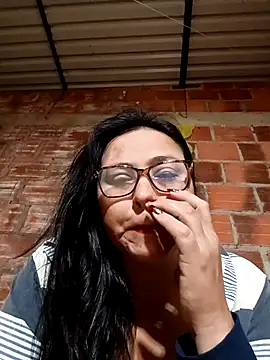 Snapshot of promiscuous-indecent-momm chatting on 11/20/25, 09:09 promiscuous-indecent-momm online show from 11/20/25, 09:09