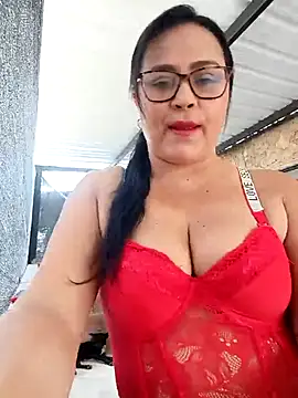 Snapshot of promiscuous-indecent-momm chatting on 11/23/25, 03:23 promiscuous-indecent-momm online show from 11/23/25, 03:23