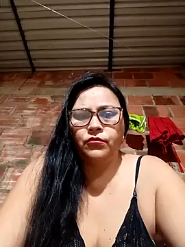 Snapshot of promiscuous-indecent-momm chatting on 11/25/25, 10:48 promiscuous-indecent-momm online show from 11/25/25, 10:48