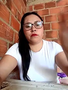 Snapshot of promiscuous-indecent-momm chatting on 12/15/25, 06:56 promiscuous-indecent-momm online show from 12/15/25, 06:56