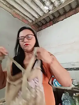 Snapshot of promiscuous-indecent-momm chatting on 01/12/26, 02:33 promiscuous-indecent-momm online show from 01/12/26, 02:33