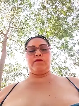 Snapshot of promiscuous-indecent-momm chatting on 02/13/26, 02:35 promiscuous-indecent-momm online show from 02/13/26, 02:35