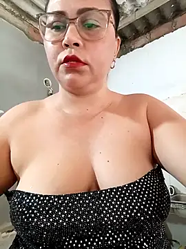 Snapshot of promiscuous-indecent-momm chatting on 03/01/26, 02:41 promiscuous-indecent-momm online show from 03/01/26, 02:41