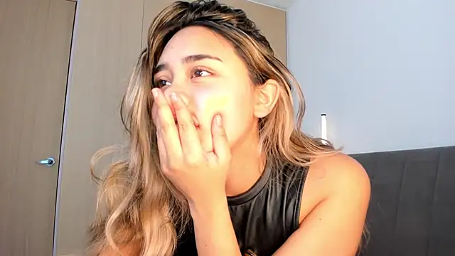 Hornyholly   online show from 01/10/26, 04:53