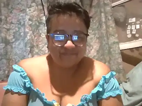 Snapshot of erinadarling79 chatting on 02/18/25, 11:52 erinadarling79 online show from 02/18/25, 11:52