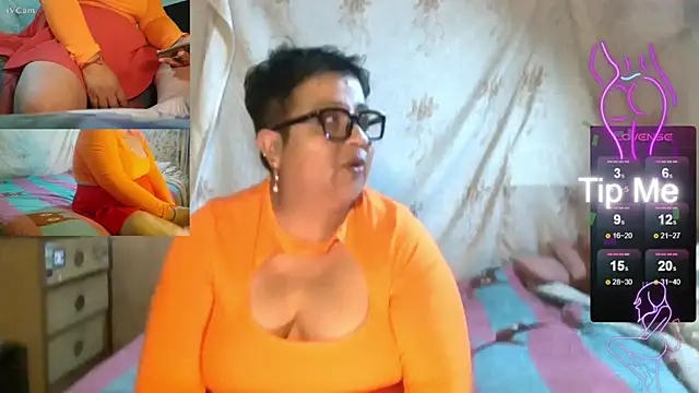 Snapshot of erinadarling79 chatting on 10/04/25, 02:20 erinadarling79 online show from 10/04/25, 02:20