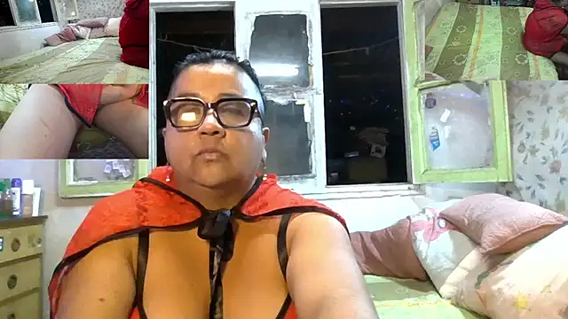 Snapshot of erinadarling79 chatting on 02/21/26, 12:55 erinadarling79 online show from 02/21/26, 12:55