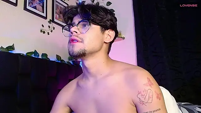 isaac-saenz online show from 02/18/25, 09:42