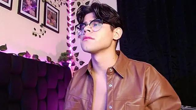 isaac-saenz online show from 02/19/25, 09:36