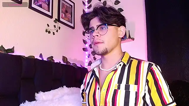 isaac-saenz online show from 03/22/25, 10:15