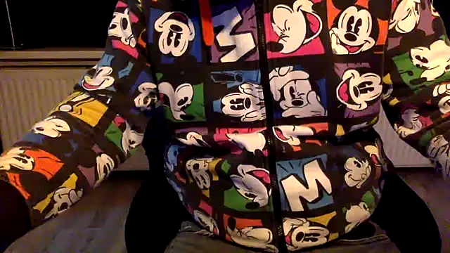 Snapshot of Bleueyez007 chatting on 02/14/25, 09:21 Bleueyez007 online show from 02/14/25, 09:21