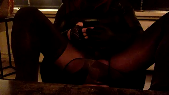 Snapshot of Bleueyez007 chatting on 05/17/26, 11:45 Bleueyez007 online show from 05/17/26, 11:45