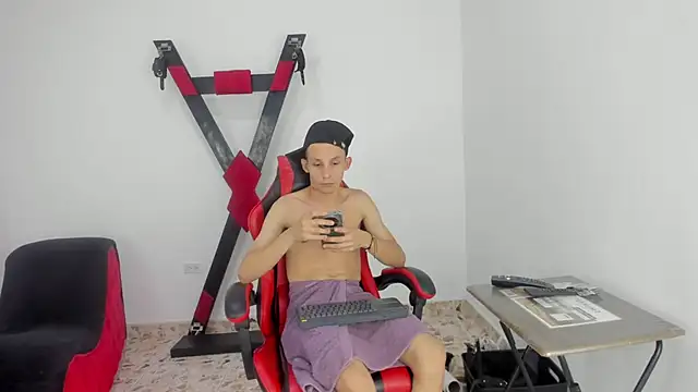 Isak Millan online show from 10/13/25, 11:27