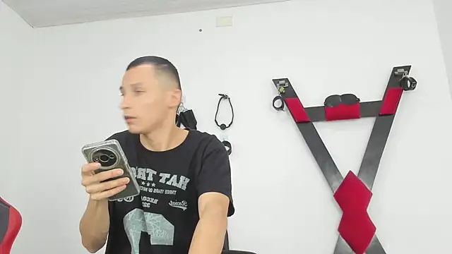 Snapshot of Isak_Millan chatting on 11/06/25, 03:13 Isak Millan online show from 11/06/25, 03:13