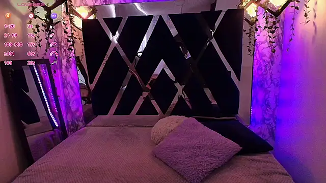 charlotte bluee online show from 09/24/25, 06:44