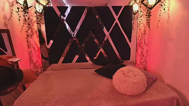 charlotte bluee online show from 10/01/25, 06:47