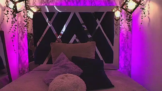 charlotte bluee online show from 10/03/25, 06:38