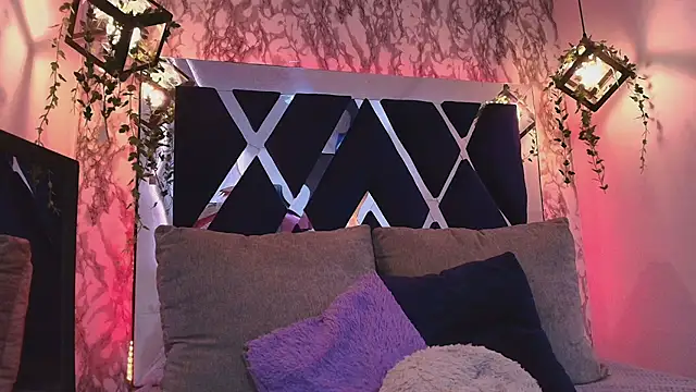 charlotte bluee online show from 10/27/25, 06:45