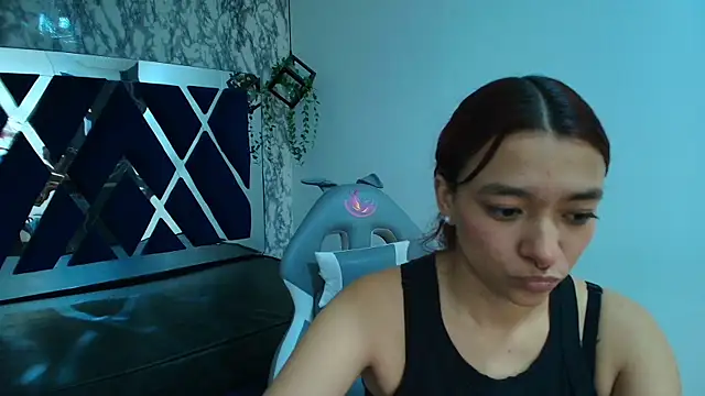 Snapshot of charlotte_bluee chatting on 12/22/25, 06:49 charlotte bluee online show from 12/22/25, 06:49
